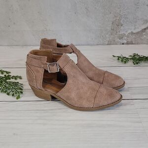 Qupid Tan Ankle Boots Faux Suede Womens Size 5.5